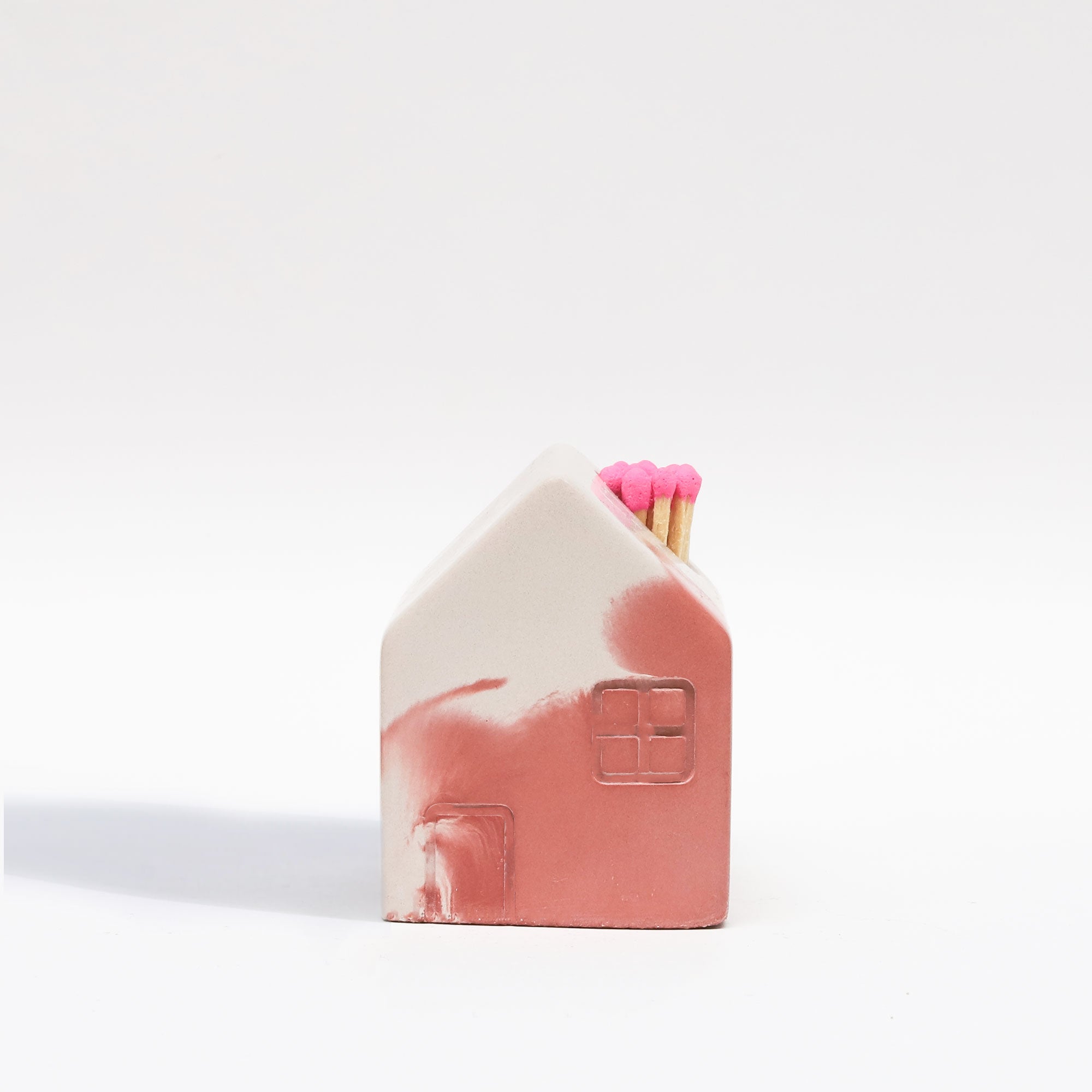 Alb-roz-casuta-decorativa-aprinzator-chibrituri-colorate-handmade-beton-decorativ-odysseecandles-27.jpg