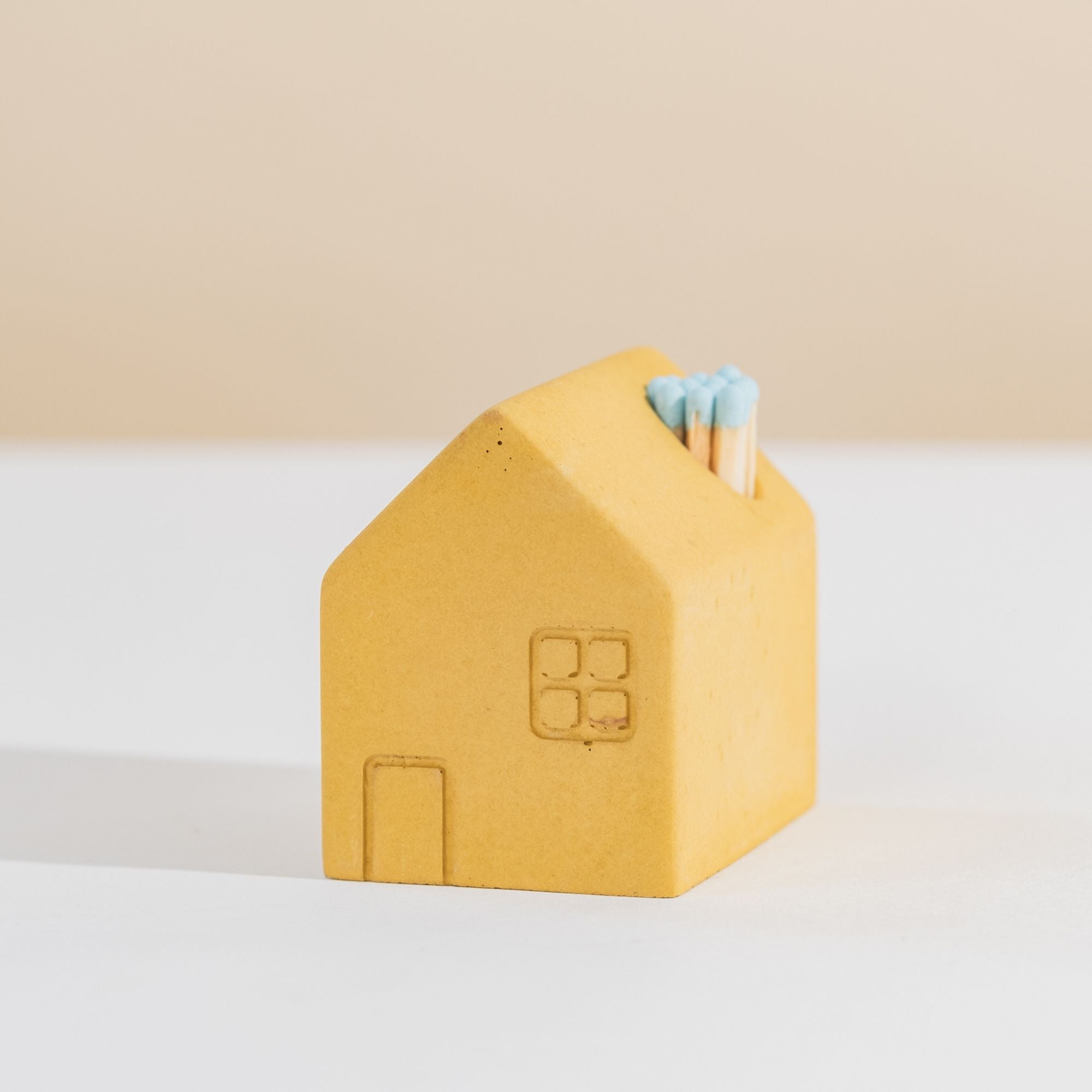 Galben-casuta-decorativa-aprinzator-chibrituri-colorate-handmade-beton-decorativ-odysseecandles-13.jpg
