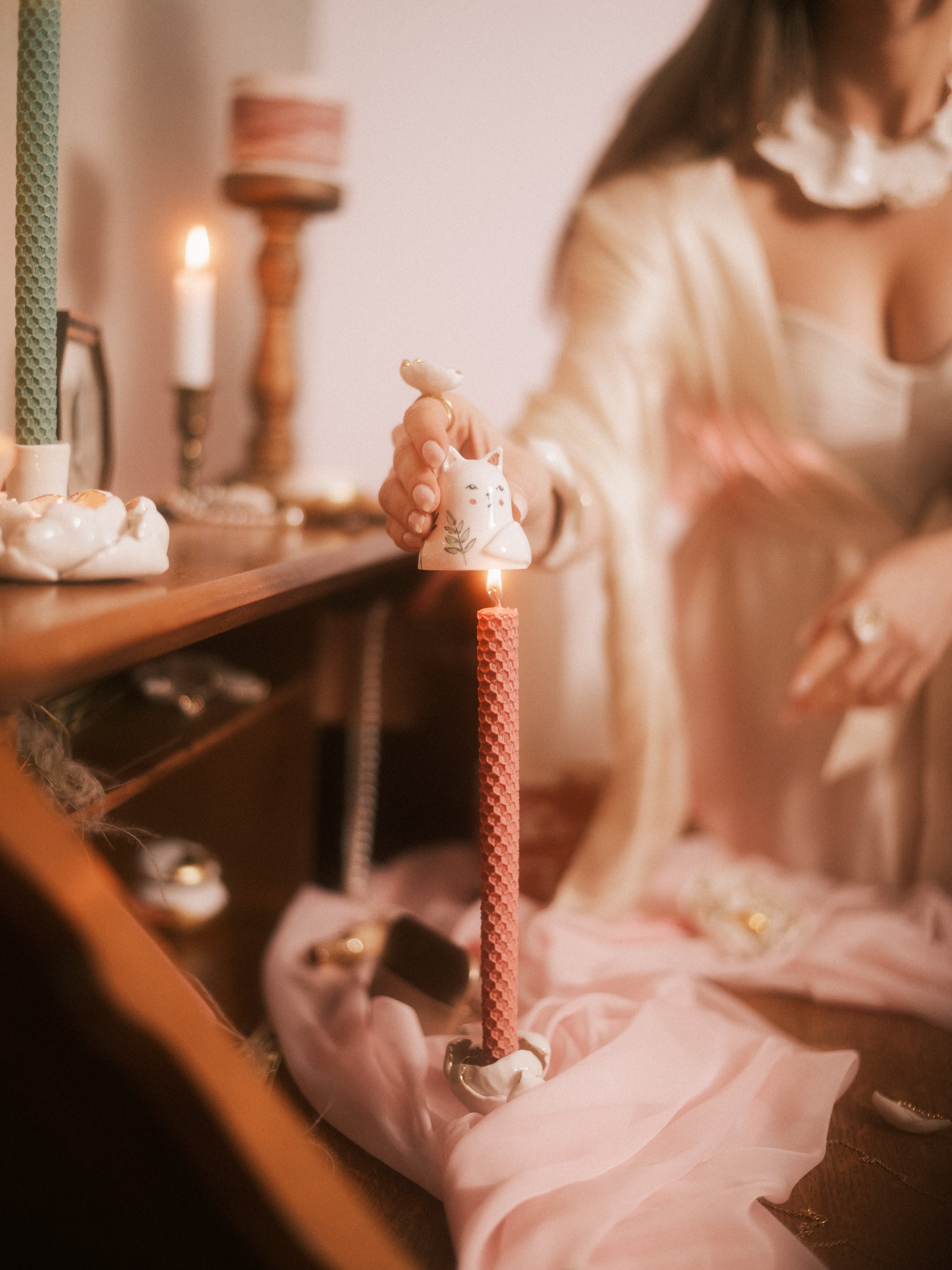 Porcelain fire extinguisher