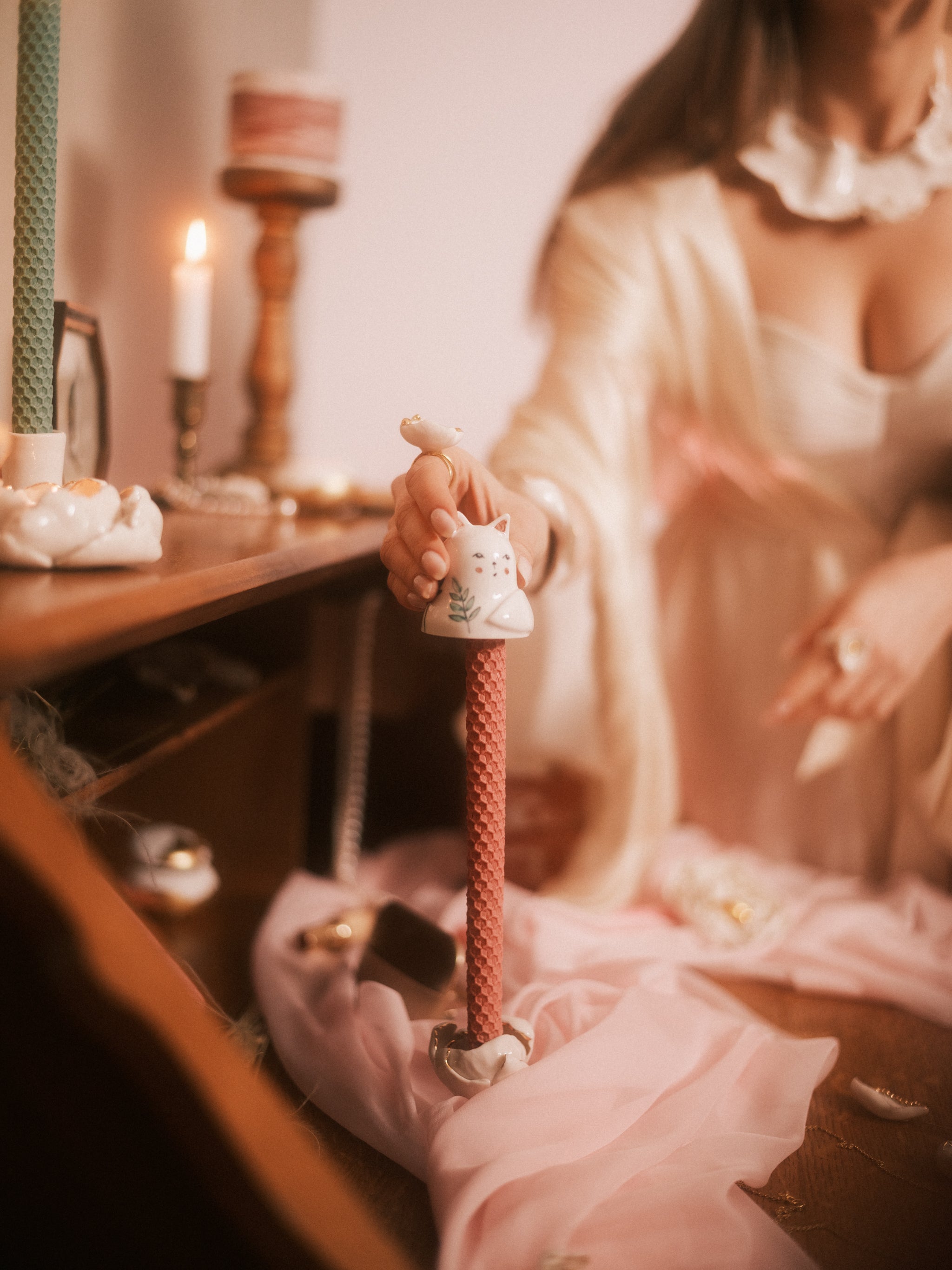 Porcelain fire extinguisher