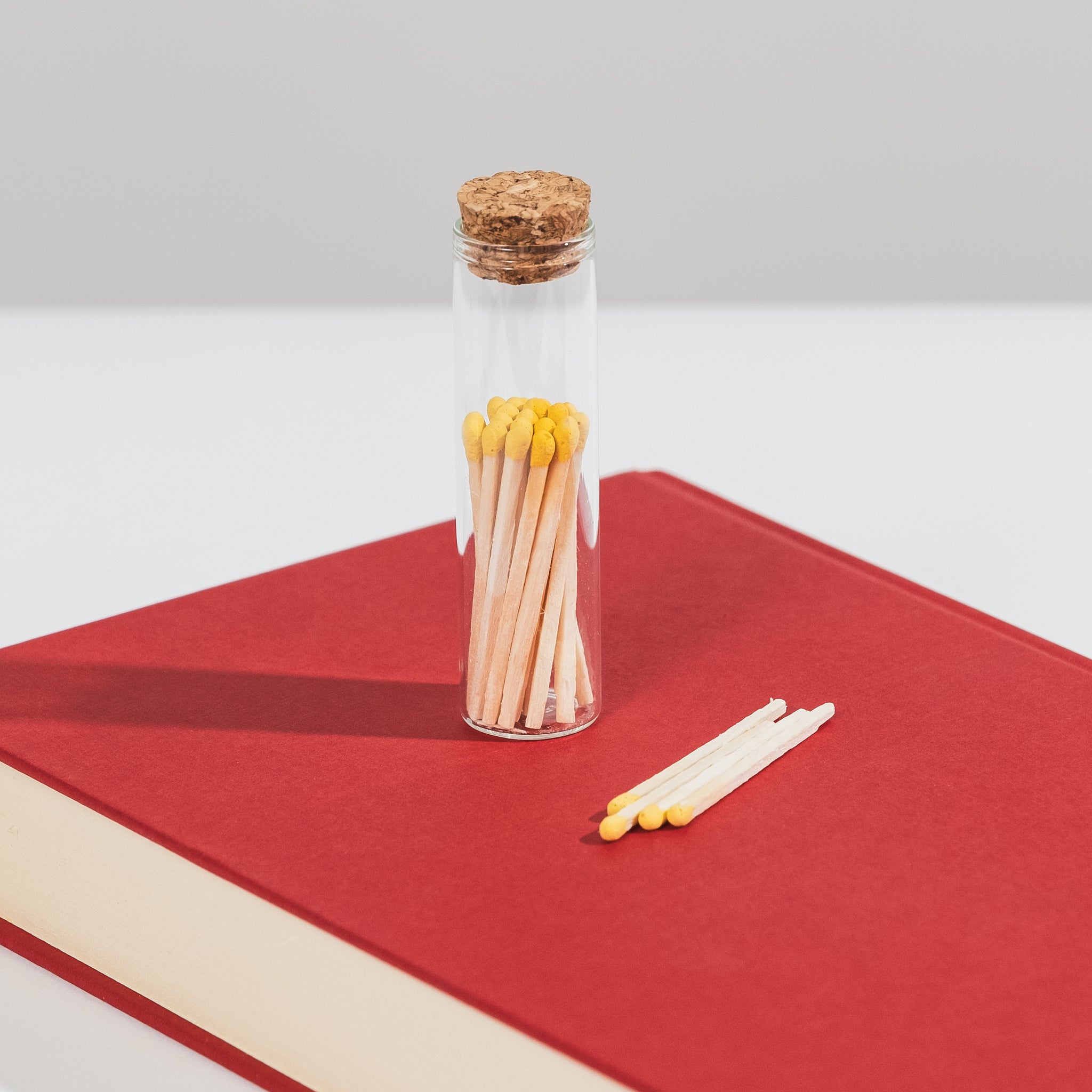 Sticluta chibrituri colorate