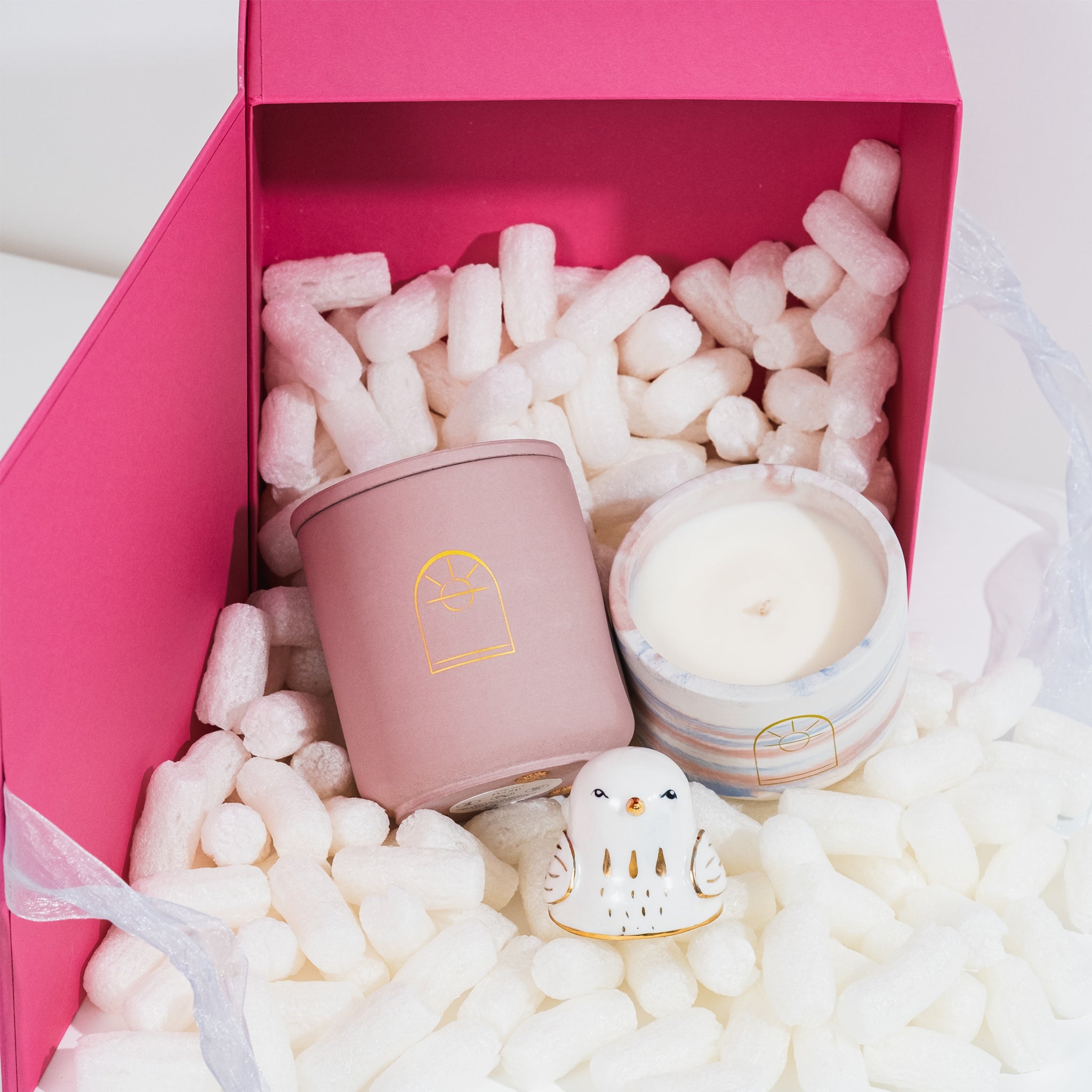 set-cadou-pentru-ea-cutie-cadou-oferta-lumanare-parfumata-handmade-ceara-soia-mucarnita-portelan-2_2048x2048_bb0c938c-62e8-4c0d-8c50-4a7492132f6c.webp
